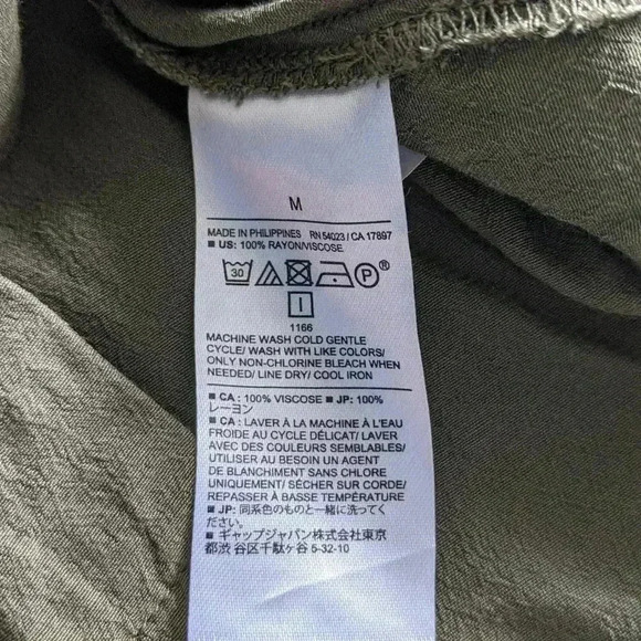 2 blouses Banana Republic and Unqilo excellent condition - Picture 5 of 9